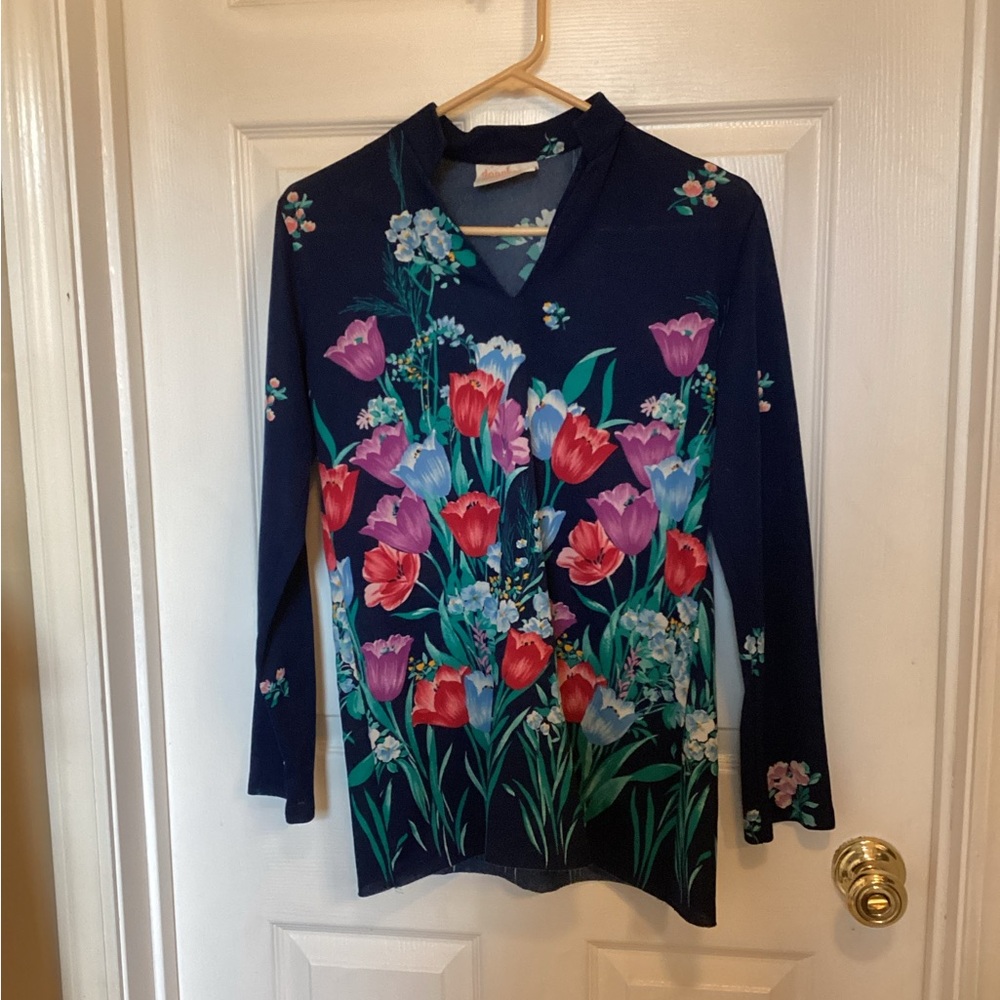 Vintage Donnkenny Floral Long Sleeve Top with Vibrant Tulips